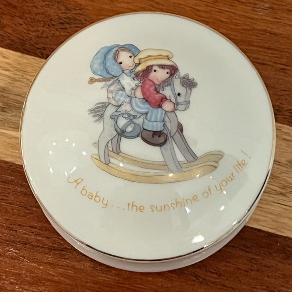 Little Blessings Genuine Porcelain Round Trinket Box. Made in Japan Circa 1980 - Picture 3 of 15
